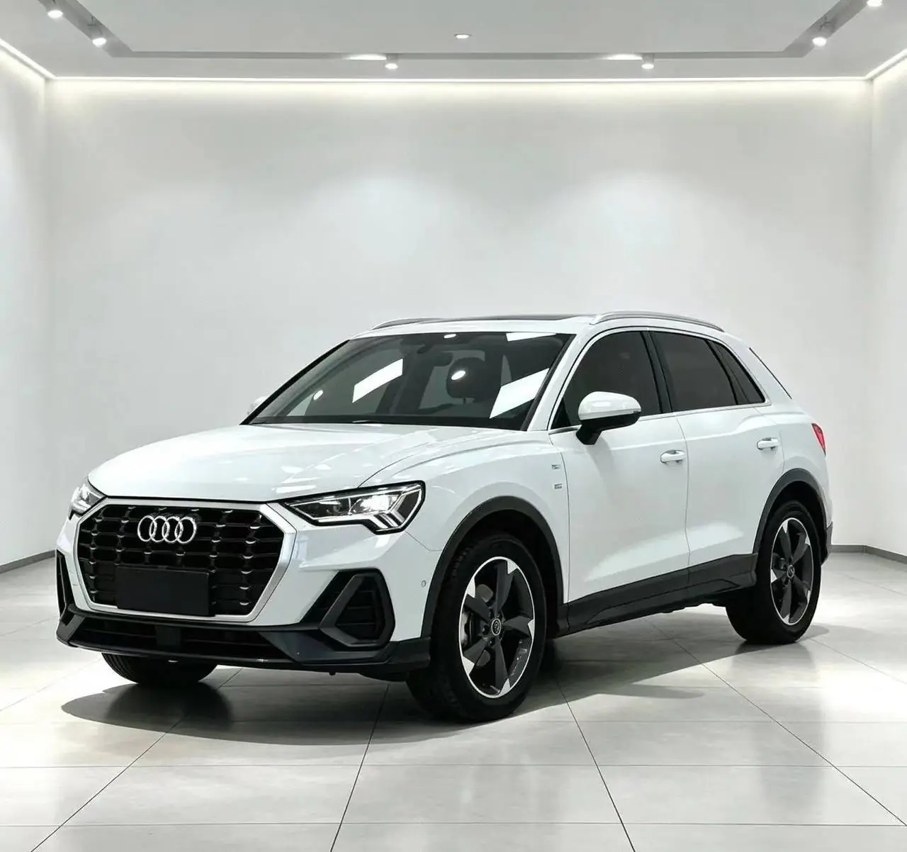 Audi Q3 35 TFSI, фото 1