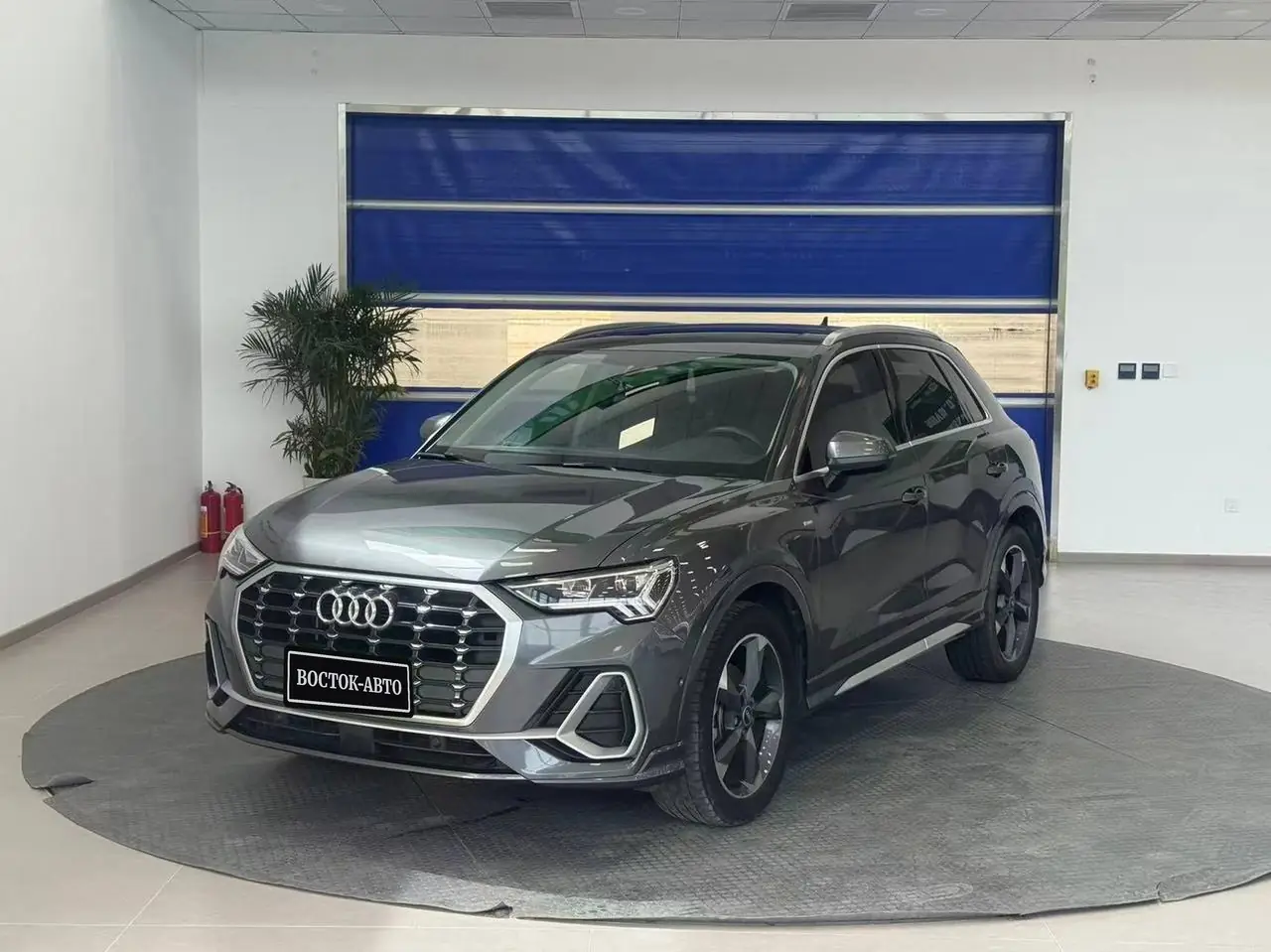 Audi Q3 35 TFSI, фото 1