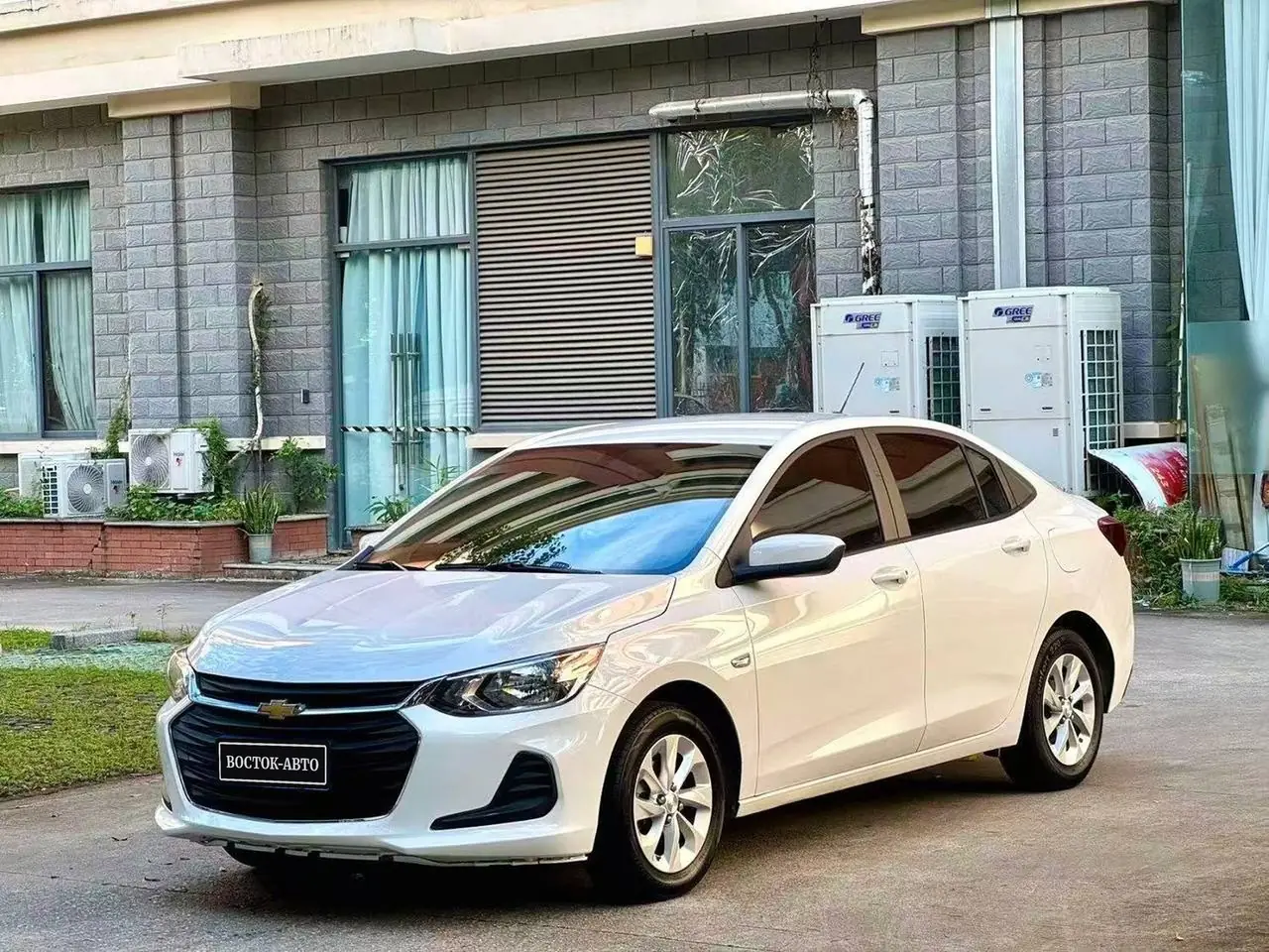 Chevrolet Onix 1.0T AT, фото 1