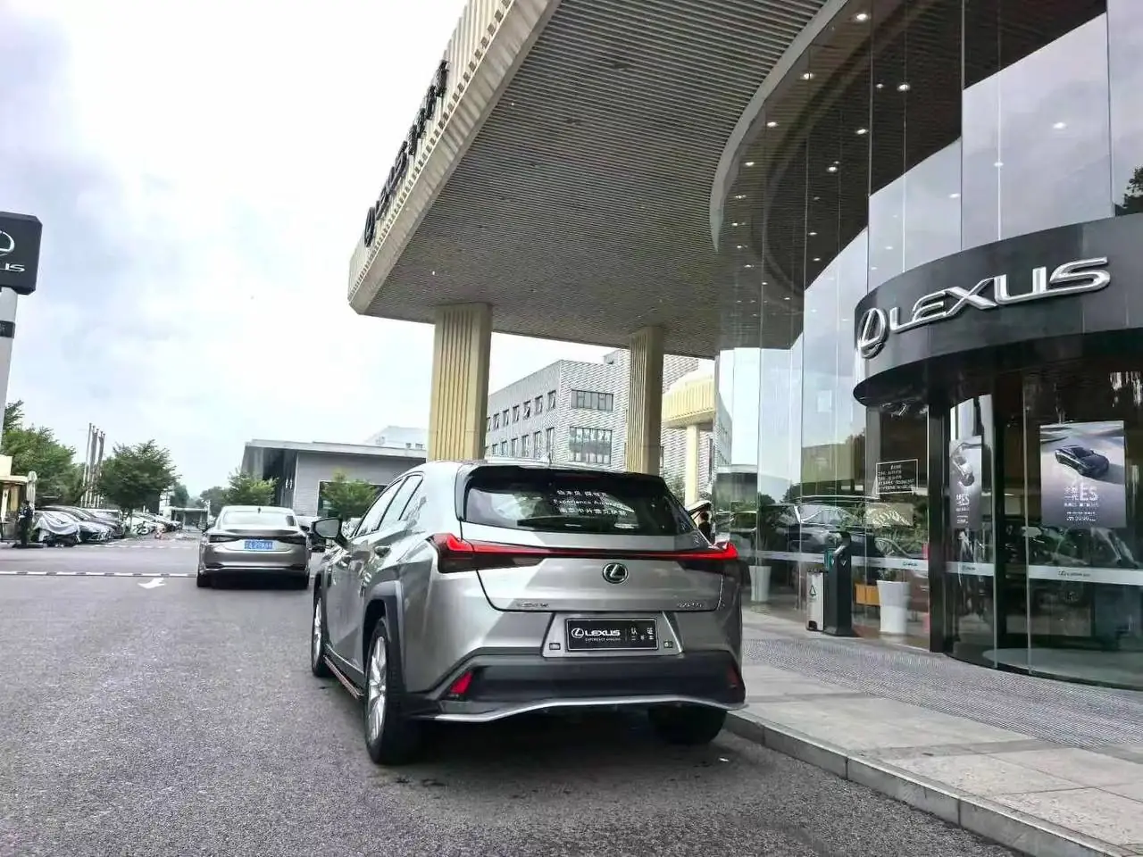 Lexus UX260h 2.0 Hybrid, фото 4