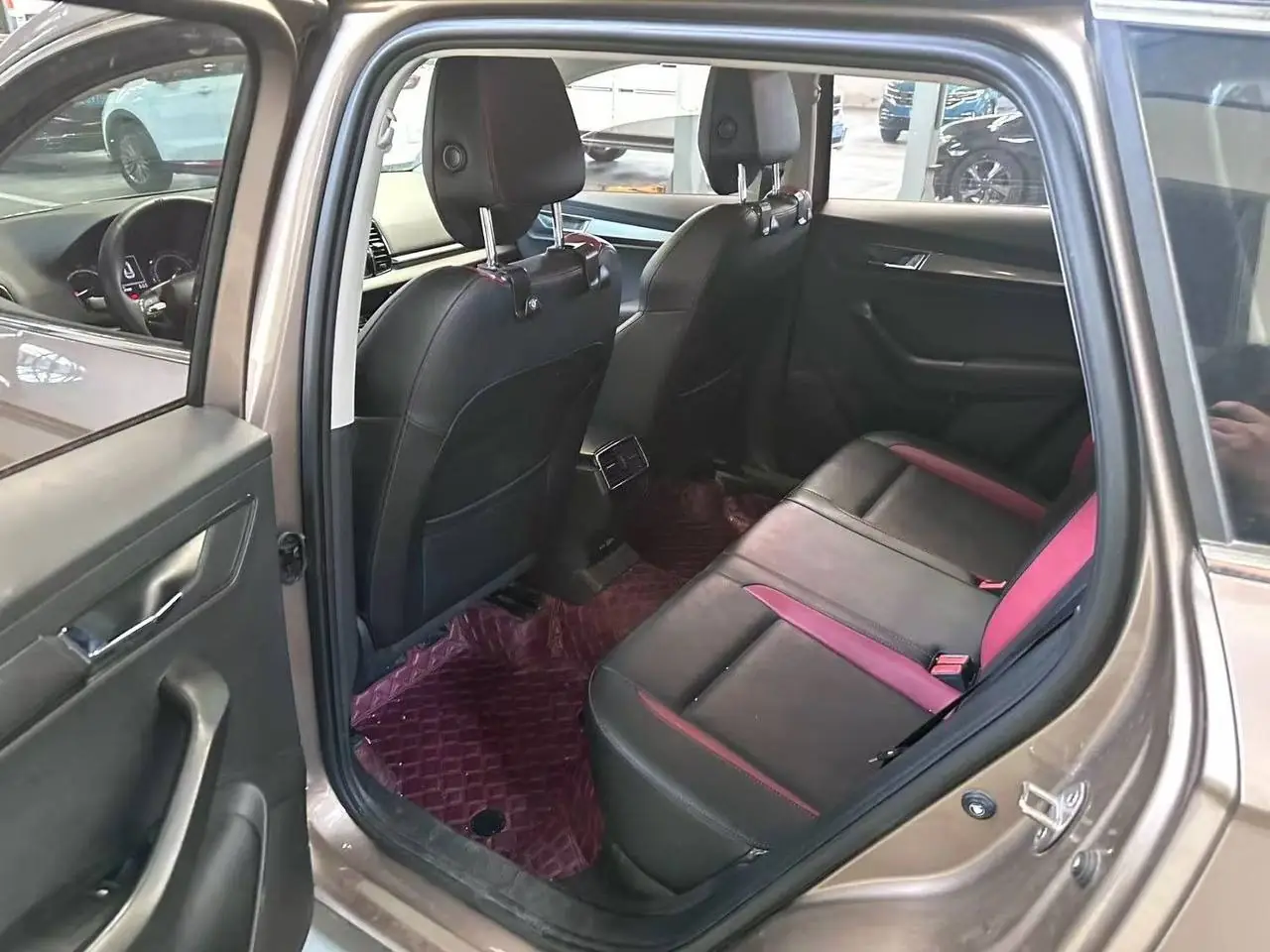 Skoda Karoq 1.4TSI TSI280 Flagship, фото 5