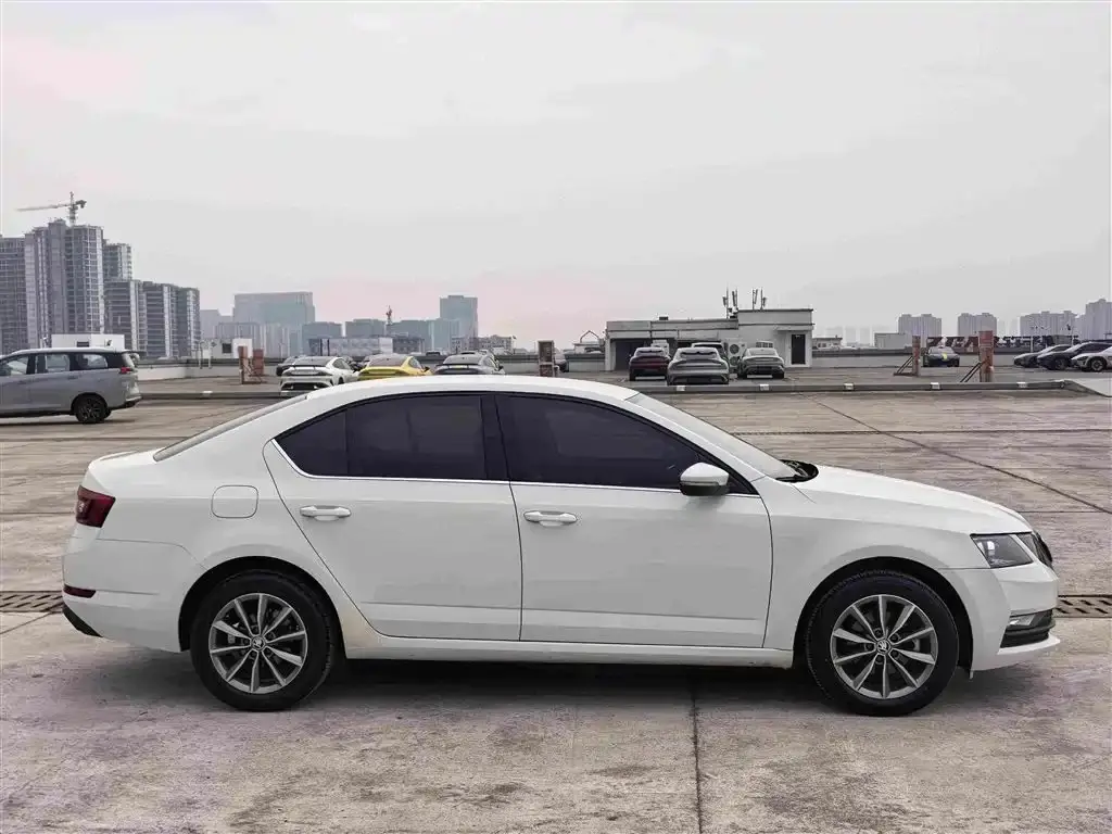 Skoda Octavia 1.5L, фото 3