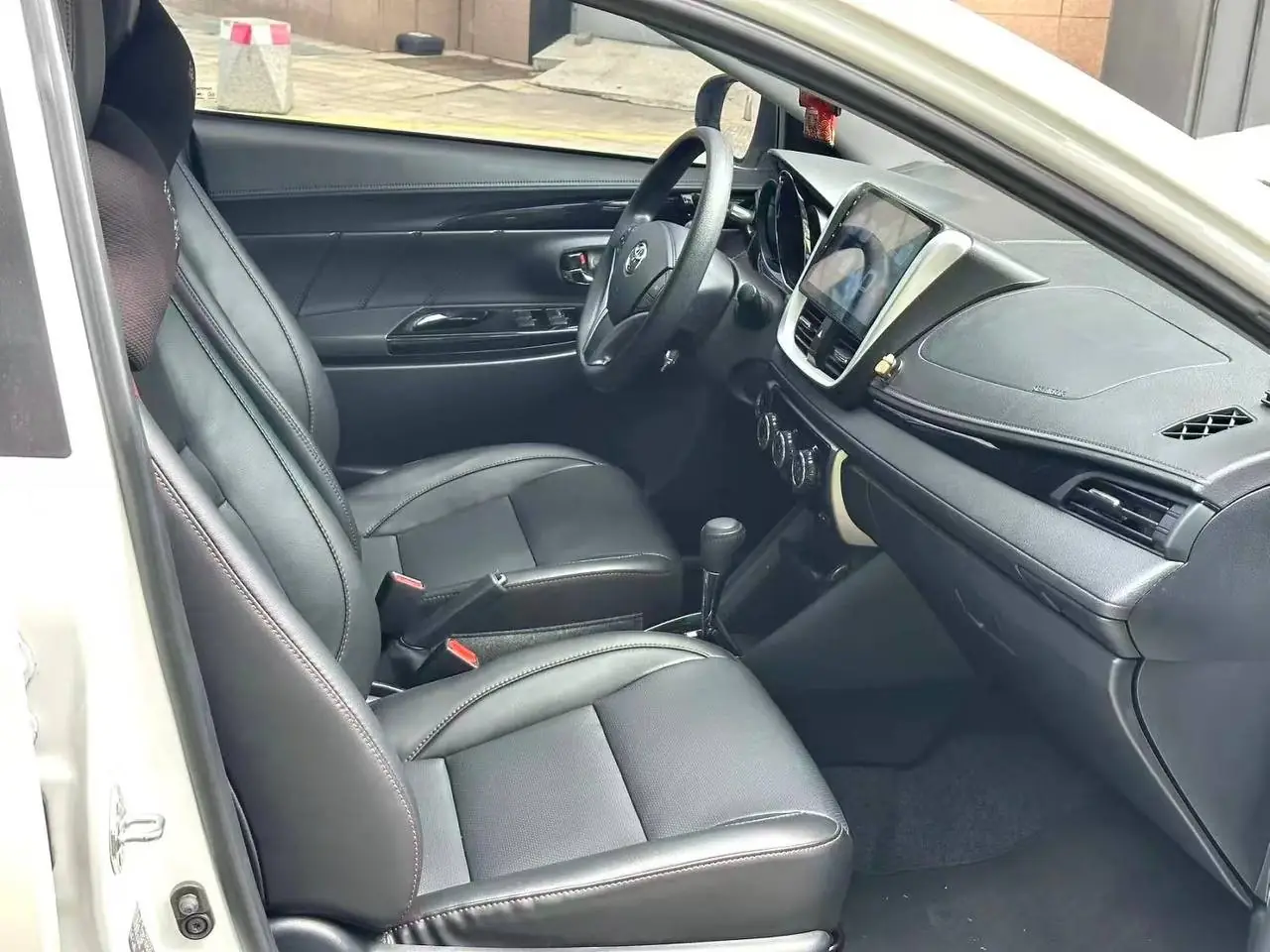 Toyota Yaris L 1.5 CVT Luxury PLUS, фото 8