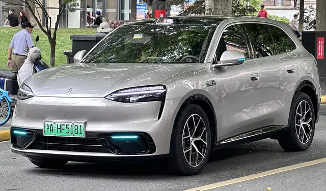 AITO M6