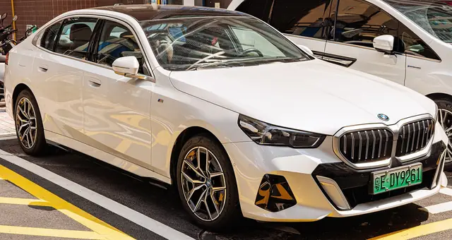 BMW i5