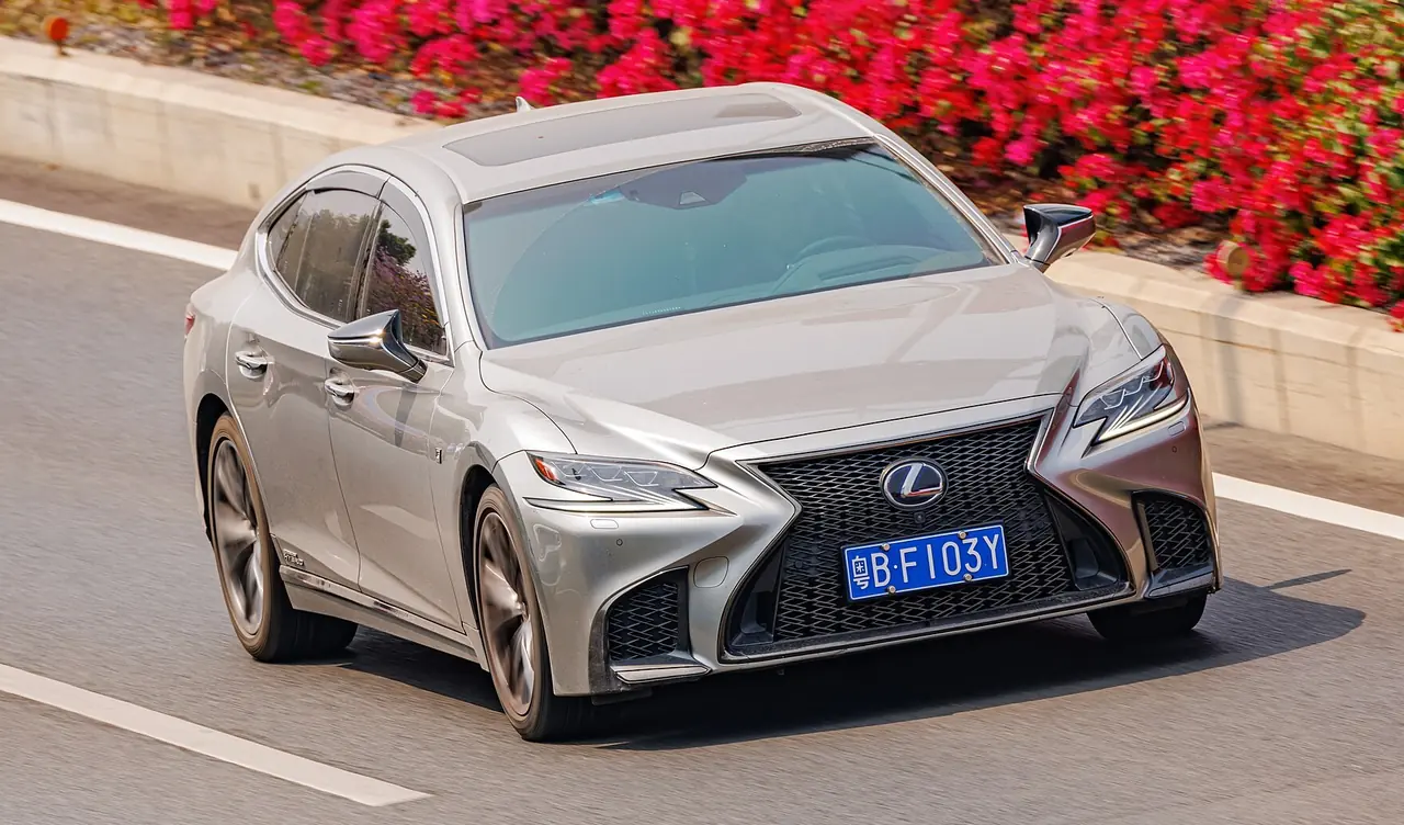 Lexus LS