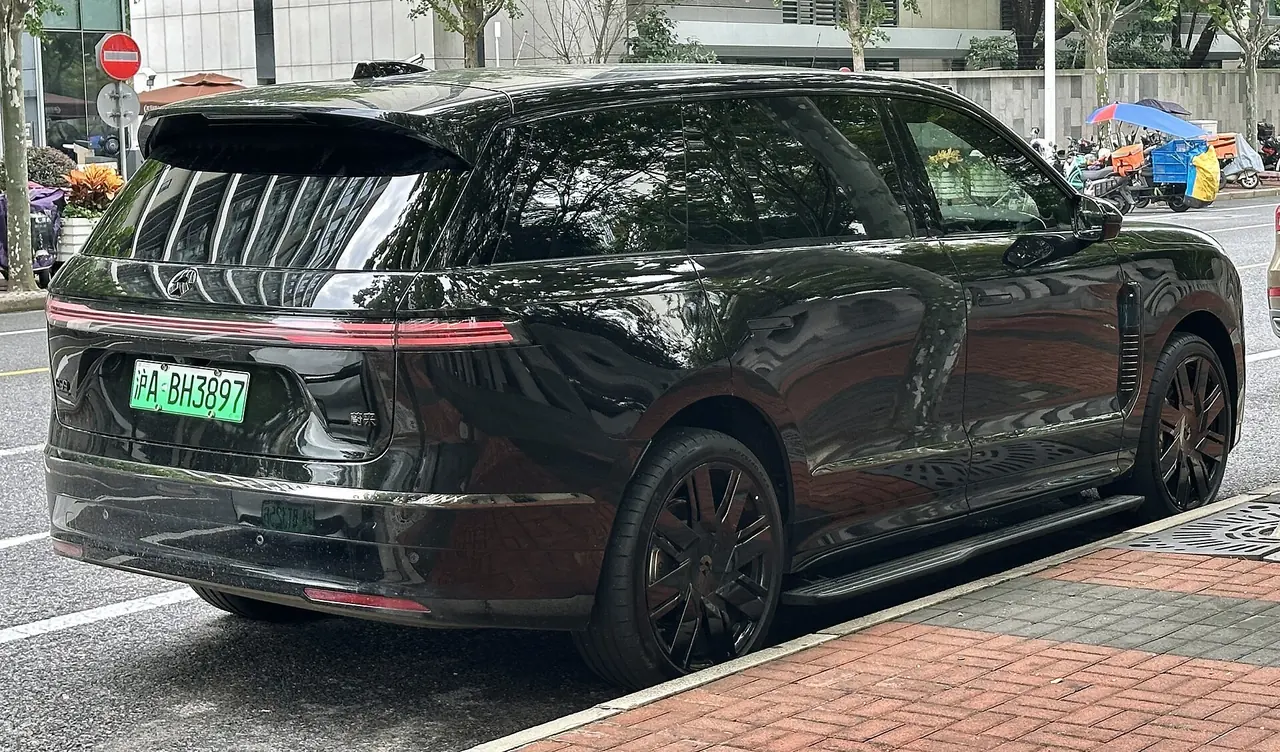 NIO ES9